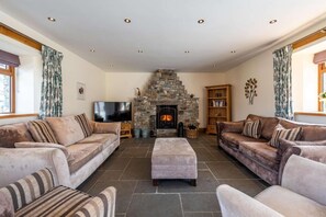 Fireplace - 3 Bed in Okehampton (oc-h27530) (South Tawton)