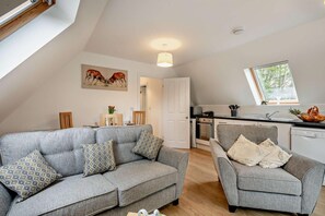 Living area - 2 Bed in Eccles (oc-l27507) (Eccles)