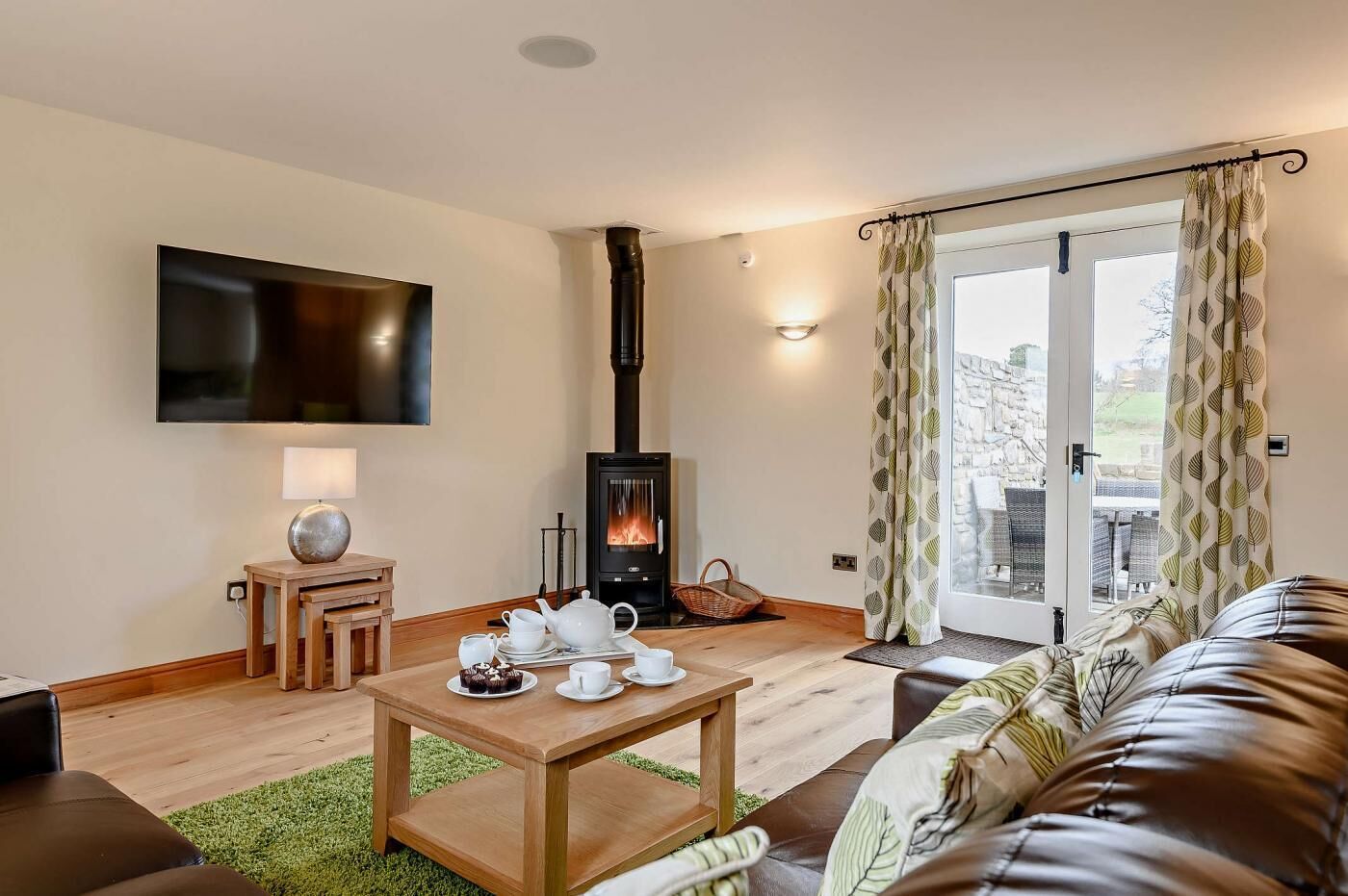 Televisión y chimenea 