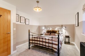 Travel cot, free WiFi, bed sheets - 2 Bed in Bampton (oc-q27406) (Bampton)