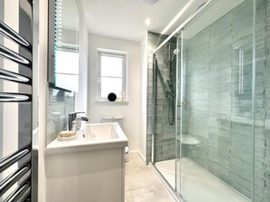 Towels - 2 Bed in Bampton (oc-q27406) (Bampton)