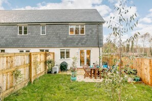 Outdoor dining - 2 Bed in Bampton (oc-q27406) (Bampton)