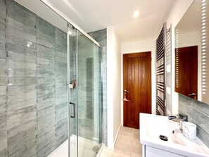 Towels - 2 Bed in Bampton (oc-q27406) (Bampton)