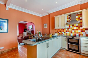 Oven, dishwasher, cookware/dishes/utensils - 3 Bed in Kingswear (oc-bc121) (Dartmouth)