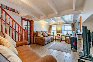 TV - 3 Bed in St. Issey (oc-v27518) (Saint Issey)