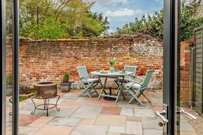 تناول الطعام بالخارج