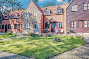Exterior - 2 Bed in Cromer (oc-s1149) (Cromer)