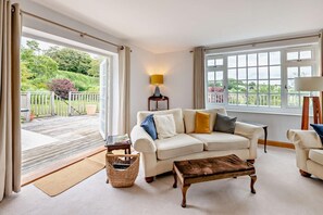 Fireplace - 4 Bed in Two Mile Oak (oc-b27535) (Ipplepen)