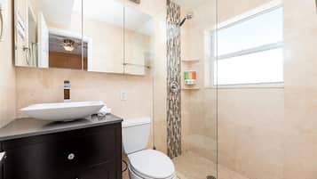 Comfort Condo | Bathroom