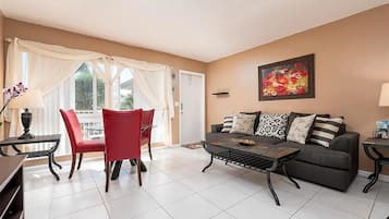 Comfort Condo | Living area