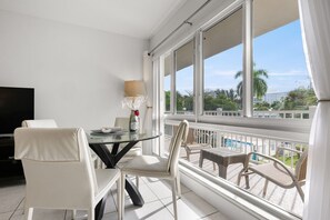 Lobby sitting area - Pompano 3225 (Pompano Beach)