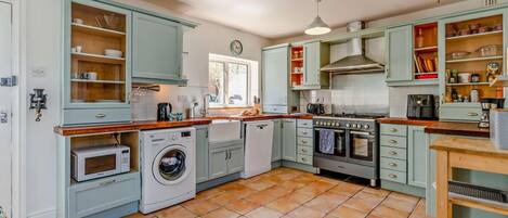 Microwave, oven, dishwasher, cookware/dishes/utensils