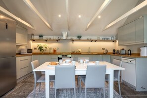 Oven, high chair, cookware/dishes/utensils - 4 Bed in Orford (oc-p27570) (Orford)
