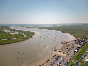 Beach - 4 Bed in Orford (oc-p27570) (Orford)