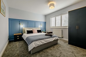 Travel cot, free WiFi, bed sheets - 3 Bed in Ruswarp (oc-wa264) (Ruswarp)