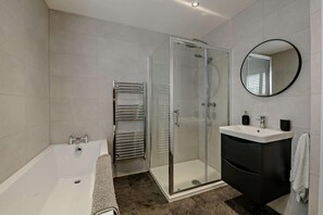Towels - 3 Bed in Ruswarp (oc-wa264) (Ruswarp)
