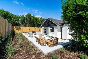 Outdoor dining - 3 Bed in Camber (oc-s27568) (Camber)