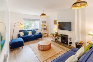 TV, fireplace - 3 Bed in Camber (oc-s27568) (Camber)