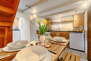 ميكروويف، فرن، كرسي للأطفال، مستلزمات طهي/أطباق/أوعية