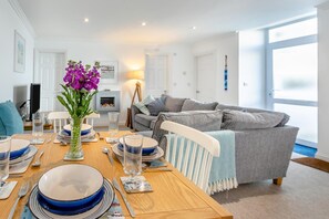 TV - 1 Bed in St. Ives (oc-trev3) (St Ives)