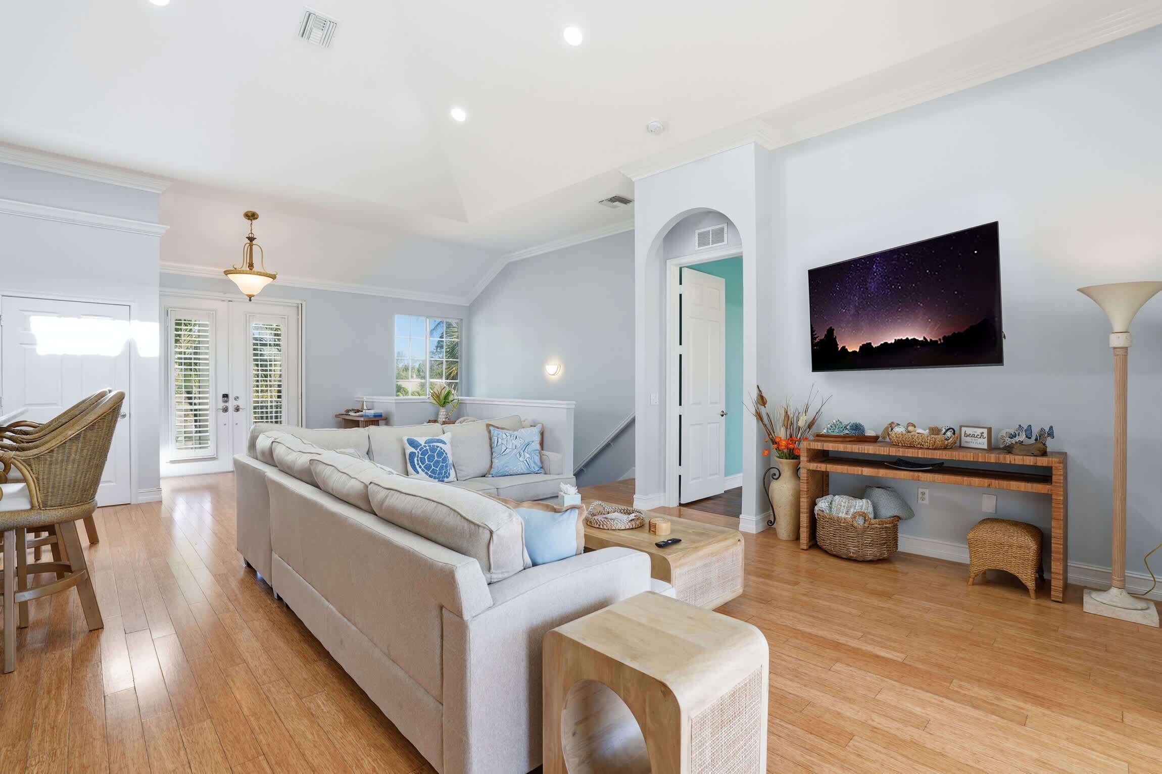 Televisión y oficina 