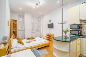 Iron/ironing board, WiFi, bed sheets
