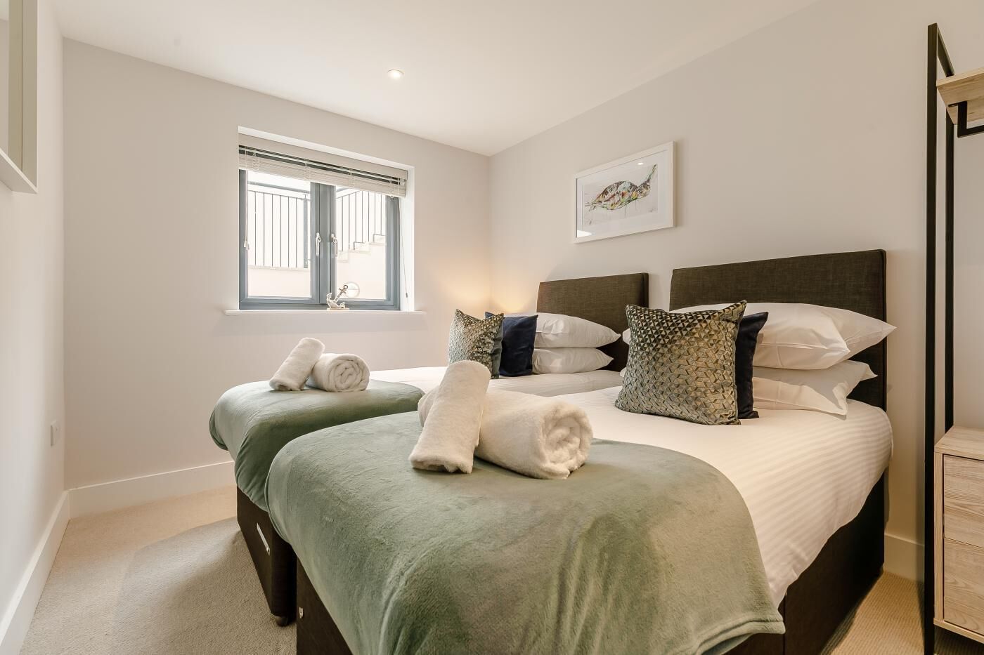 Silitysrauta/-lauta, ilmainen Wi-Fi, vuodevaatteet