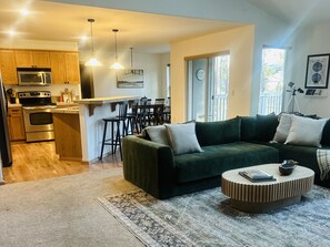 Téléviseur connecté, foyer, livres