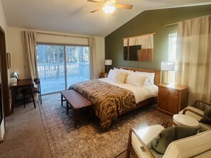 Bureau, fer et planche à repasser, lit de bébé portatif