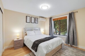 Tabla de planchar con plancha, wifi y ropa de cama 