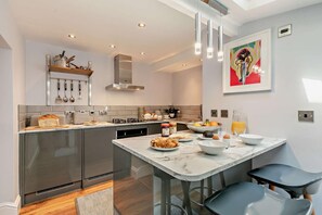 Unclassified image, 5 of 19, button - 3 Bed in St. Ives (oc-m27586) (St Ives)