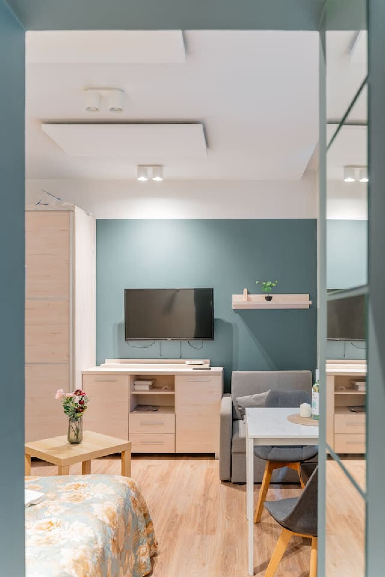 Iron/ironing board, WiFi