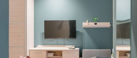 Iron/ironing board, WiFi