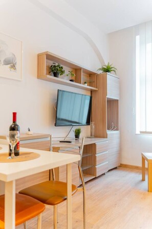 Dining - Kraków Old Town Studio N1 – by Rentujemy (Kraków)