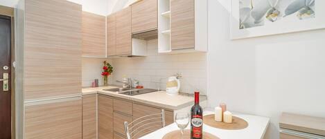 Fridge, stovetop, cookware/dishes/utensils, dining tables