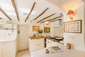 Microwave, oven, dishwasher, high chair - 3 Bed in Branscombe (oc-p27567) (Branscombe)
