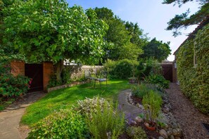Property grounds - 2 Bed in Weybourne (oc-b16181) (Weybourne)