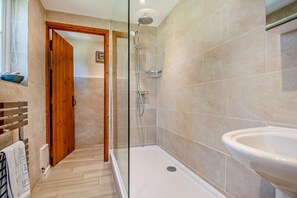 Hair dryer, towels - 2 Bed in Weybourne (oc-b16181) (Weybourne)