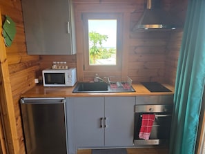 Fridge, microwave, oven, coffee/tea maker - Soleil Passion in the heart of the town (L'Étang-Salé)