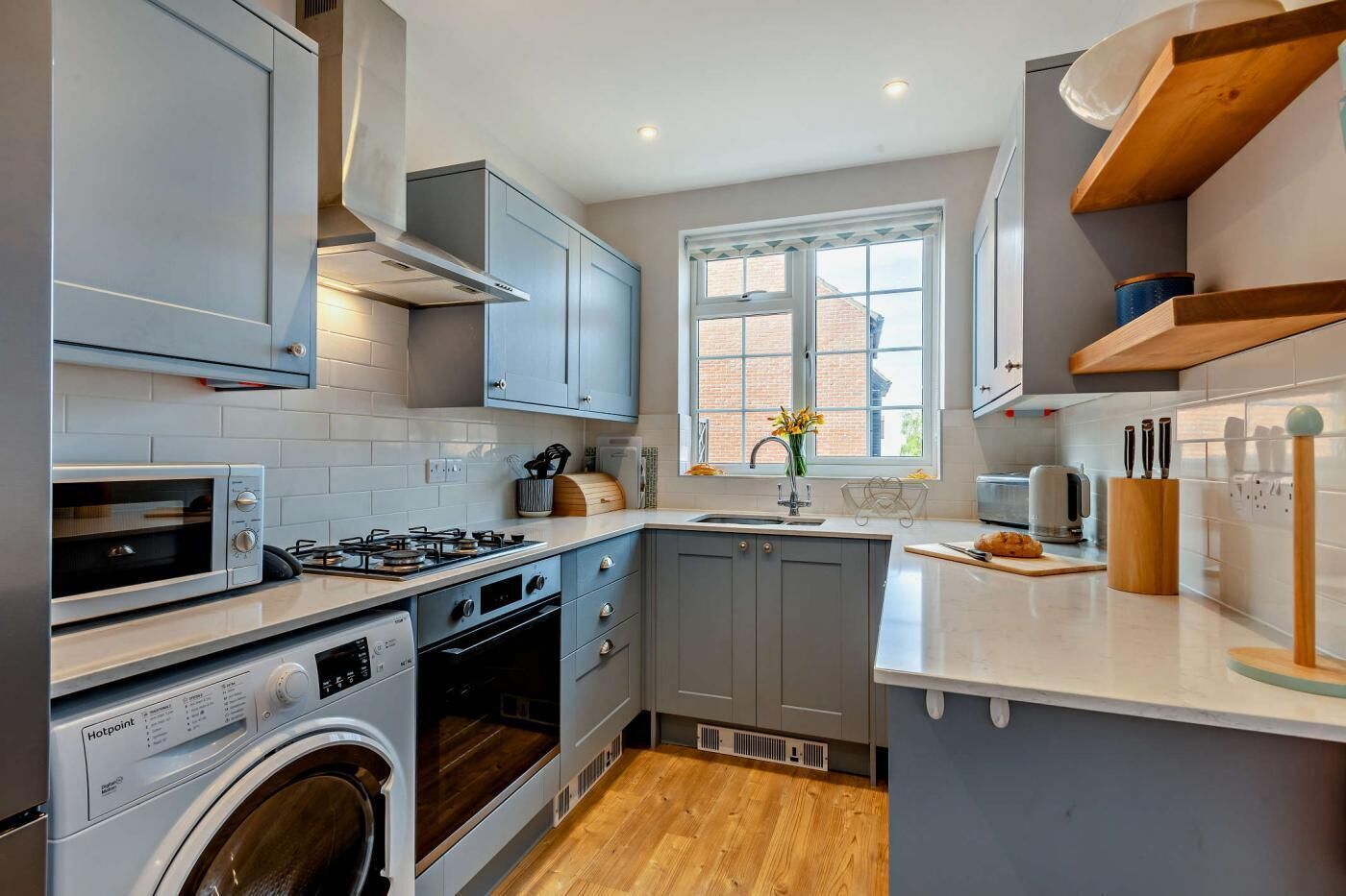 Four, lave-vaisselle, chaise haute