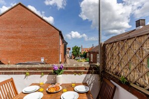 Outdoor dining - 3 Bed in Wells-next-the-Sea (oc-q27623) (Wells-next-the-Sea)