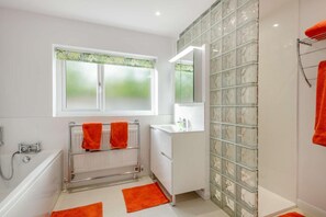 Towels - 2 Bed in St. Olaves (oc-t27605) (Haddiscoe)