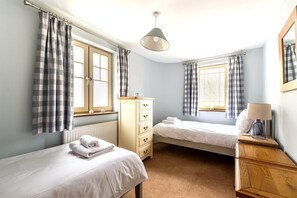 Travel crib, free WiFi, bed sheets - 2 Bed in Mundesley (oc-s27656) (Mundesley)