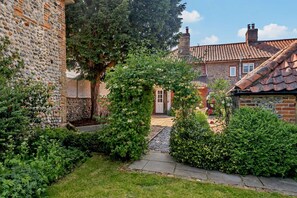 المنطقة المحيطة بالمنشأة