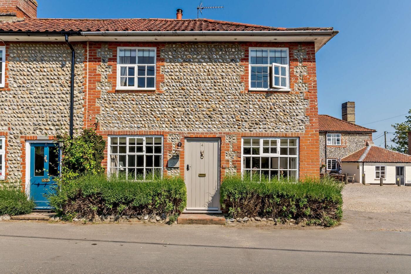 المنشأة من الخارج