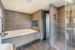 Towels - 3 Bed in Bowness-on-Windermere (oc-91347) (Bowness on Windermere)