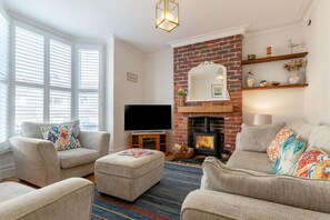 TV, fireplace - 3 Bed in Mumbles (oc-t27675) (The Mumbles)