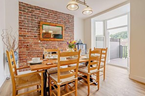 Dining - 3 Bed in Mumbles (oc-t27675) (The Mumbles)