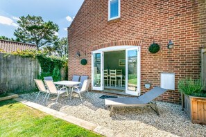 Outdoor dining - 3 Bed in Docking (oc-t27672) (Docking)