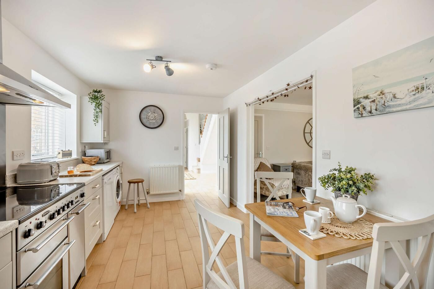 電子レンジ、オーブン、食器洗い機、ハイチェア